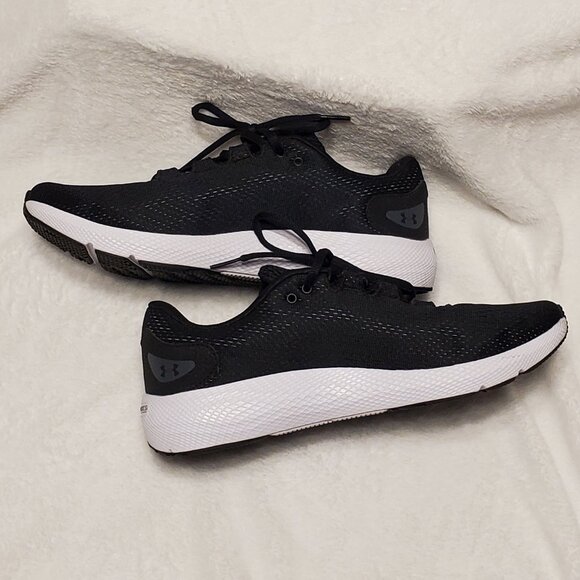 Under Armour Charge Pursuit Athletic Shoes -Like New - Picture 9 of 10